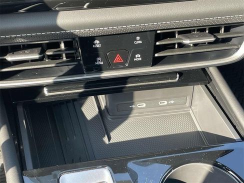 Used 2025 Volkswagen Atlas SEL Premium R-Line AWD/4WD image 31