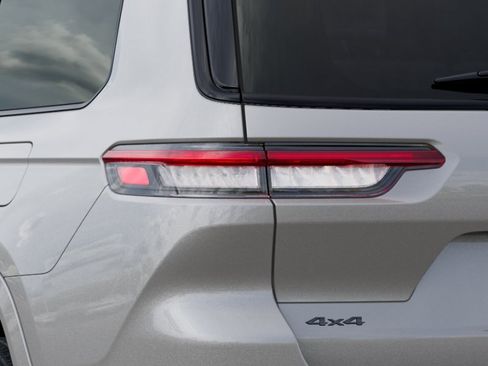 New 2025 Jeep Grand Cherokee L Summit w/ Obsidian Package image 29