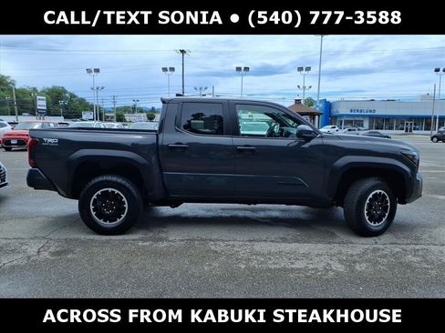Used 2025 Toyota Tacoma TRD Off-Road AWD/4WD image 2