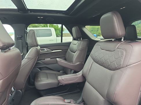 Used 2025 Ford Explorer Platinum w/ LUX Leather Package AWD/4WD image 14