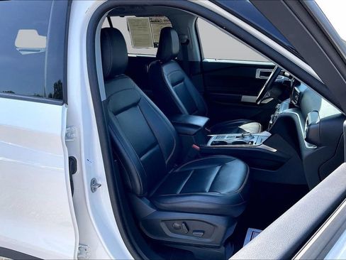 Certified 2023 Ford Explorer XLT w/ Equipment Group 202A RWD image 7