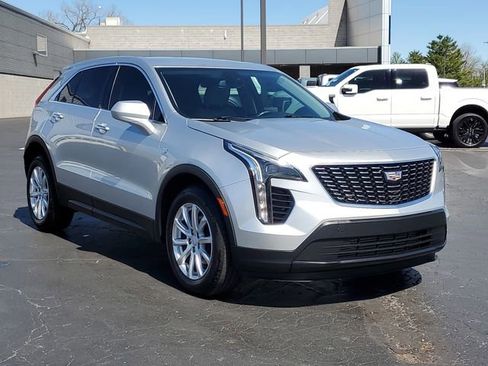 Used 2019 Cadillac XT4 Luxury w/ Cold Weather Package AWD/4WD image 2