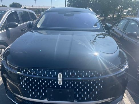 Used 2025 Lincoln Nautilus Reserve AWD/4WD image 2