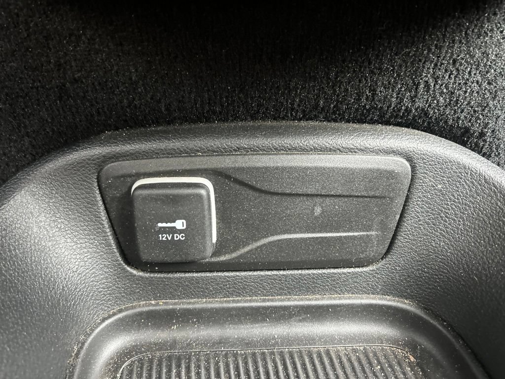 Used 2025 Chrysler Pacifica Select FWD image 32