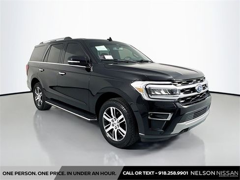 Used 2022 Ford Expedition Limited image 3