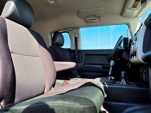 Used 2014 Toyota FJ Cruiser 4WD w/ Convenience Package image 26
