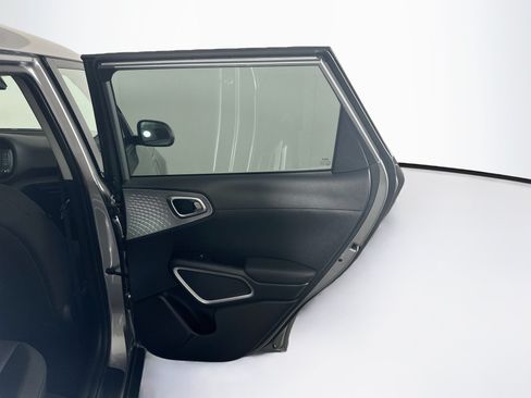 Used 2025 Kia Soul LX w/ LX Technology Package FWD image 29