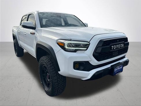 Used 2020 Toyota Tacoma TRD Off-Road w/ TRD Premium Off Road Package AWD/4WD image 5