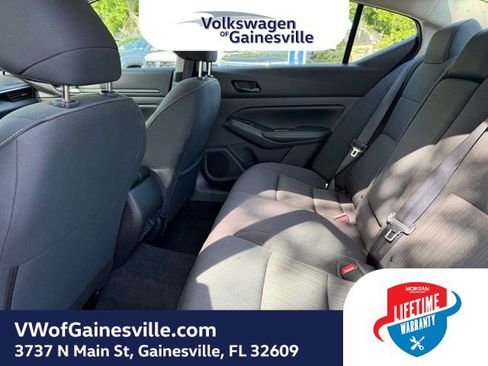 Used 2025 Nissan Altima 2.5 SV FWD image 11