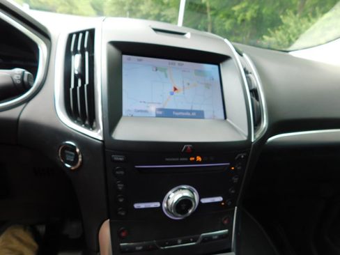 Used 2019 Ford Edge Titanium AWD/4WD image 9