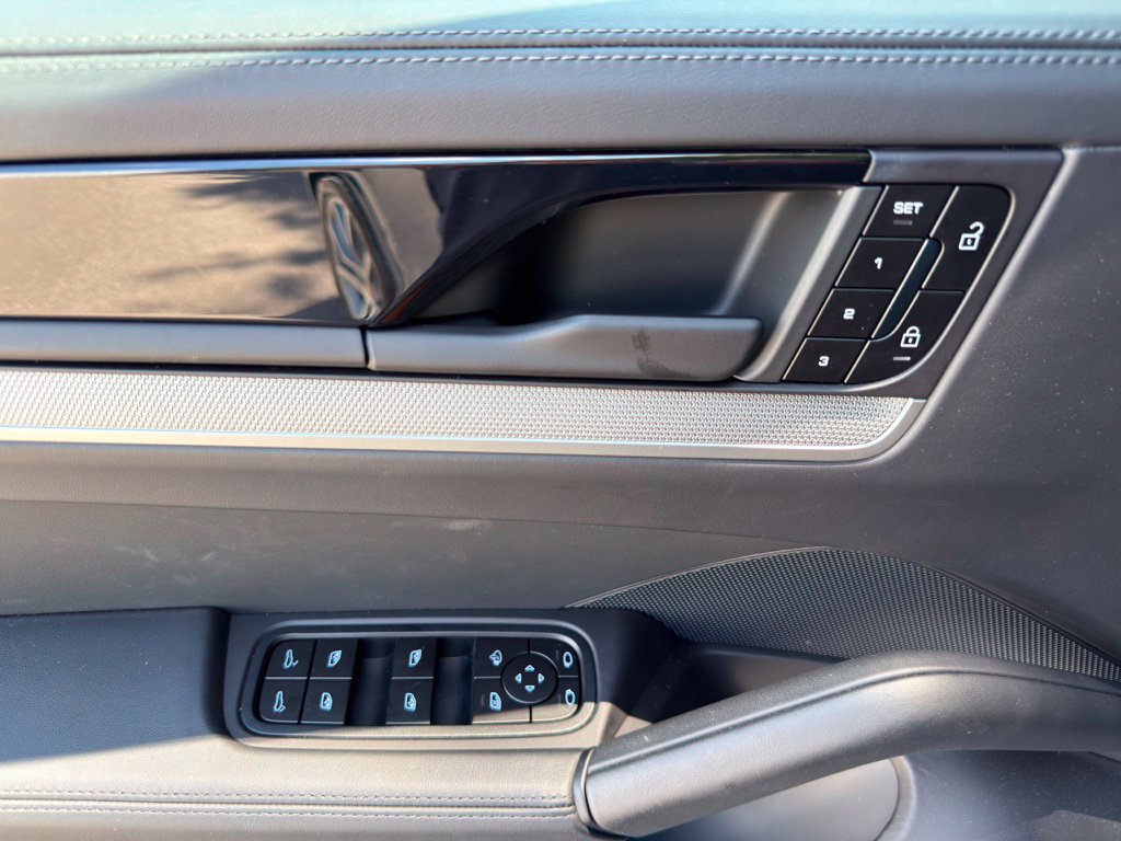 Certified 2026 Porsche Cayenne AWD/4WD image 7