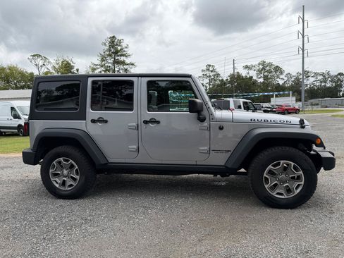 Used 2018 Jeep Wrangler Unlimited Rubicon w/ Connectivity Group AWD/4WD image 4