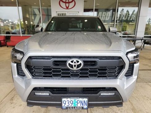 Used 2024 Toyota Tacoma TRD Off-Road w/ TRD Off Road Premium Package AWD/4WD image 5