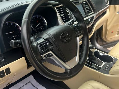 Used 2015 Toyota Highlander Limited FWD image 17
