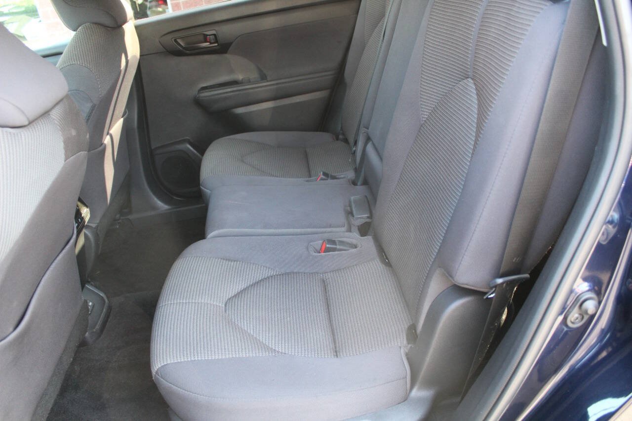 Used 2023 Toyota Highlander L FWD image 22