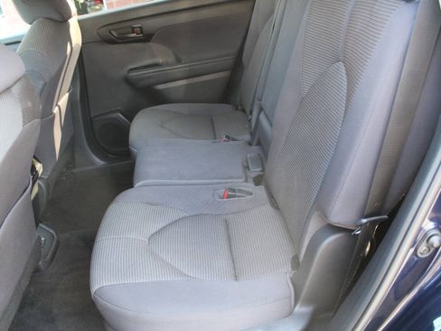 Used 2023 Toyota Highlander L FWD image 22