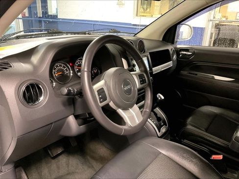 Used 2017 Jeep Compass Latitude AWD/4WD image 7