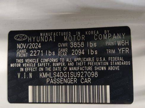 Used 2025 Hyundai Elantra SEL FWD image 33
