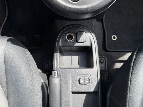 Used 2013 MAZDA MAZDA2 Sport FWD image 31