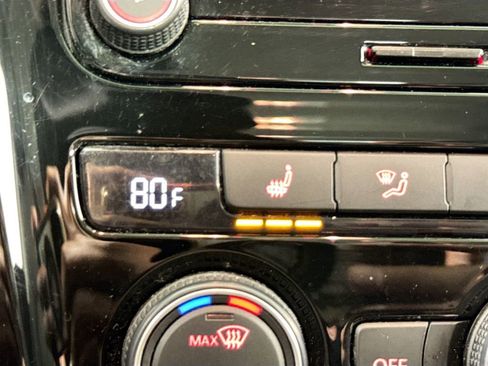 Used 2022 Volkswagen Passat 2.0T image 26