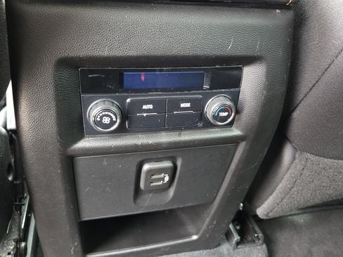 Certified 2021 Chevrolet Traverse LT image 32