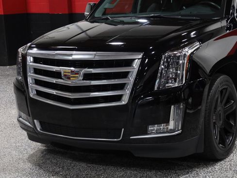 Used 2016 Cadillac Escalade ESV Luxury image 13
