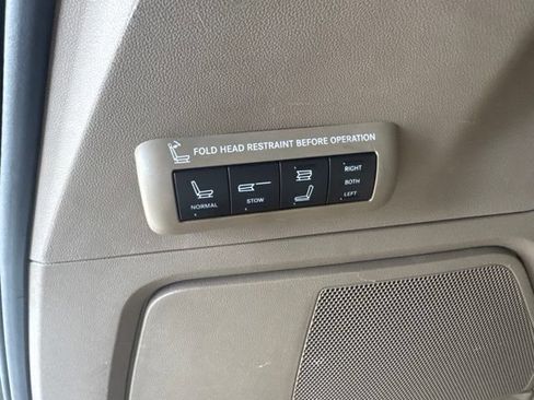 Used 2015 Chrysler Town & Country Limited Platinum FWD image 28