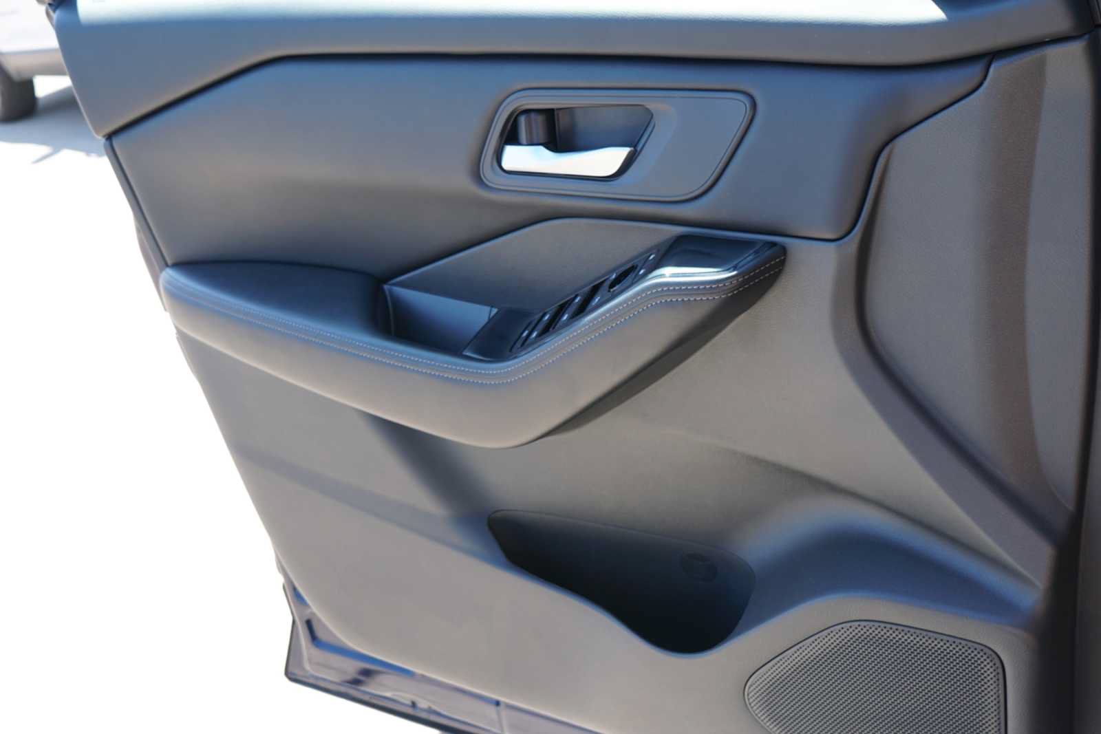 Used 2024 Nissan Rogue SV FWD image 14