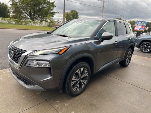 Used 2023 Nissan Rogue SV image 5
