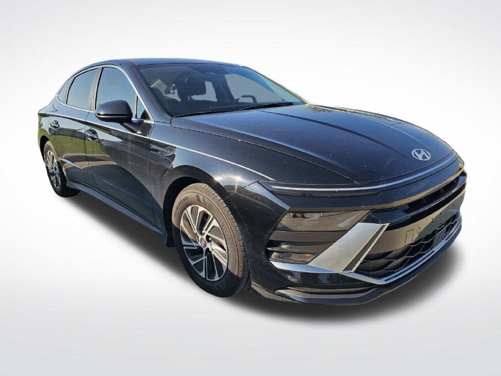 Certified 2026 Hyundai Sonata Blue FWD image 2