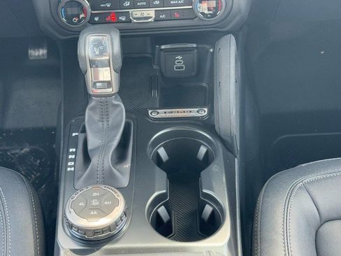 New 2026 Ford Bronco Badlands image 9