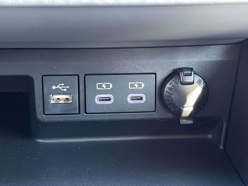 Used 2023 Toyota Highlander XLE image 20