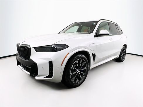 New 2026 BMW X5 xDrive50e w/ M Sport Package image 3