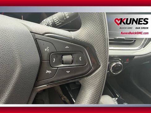 Used 2025 Chevrolet Trax LT FWD image 14