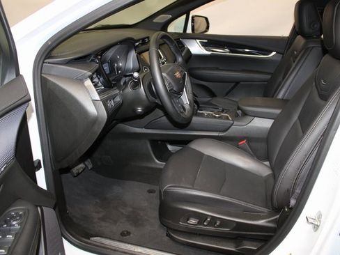 Used 2025 Cadillac XT5 Premium Luxury image 7