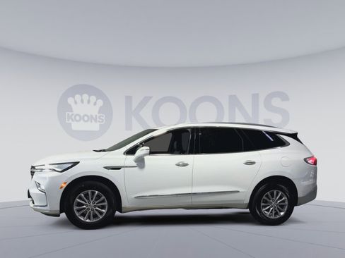 Used 2024 Buick Enclave Essence image 7