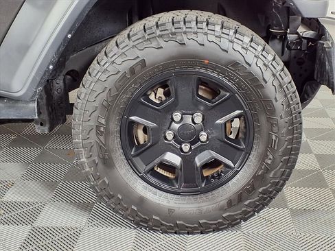 Used 2024 Jeep Gladiator Sport image 33