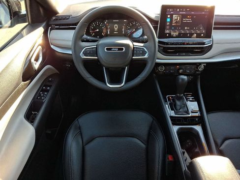 Certified 2025 Jeep Compass Limited AWD/4WD image 12