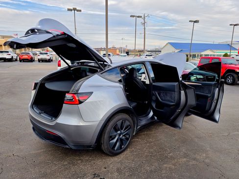 Used 2024 Tesla Model Y Long Range image 29