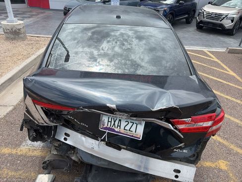 Used 2015 Toyota Avalon XLE image 11