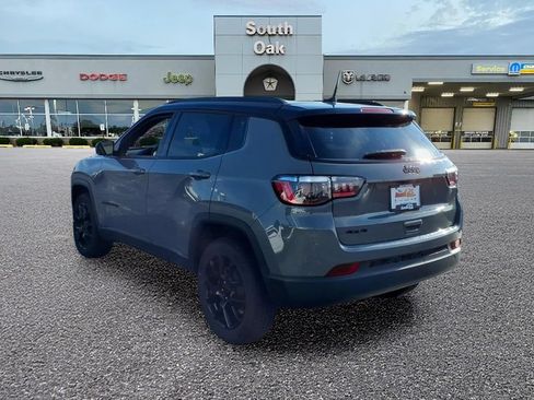 Used 2023 Jeep Compass Latitude w/ Convenience Group AWD/4WD image 4