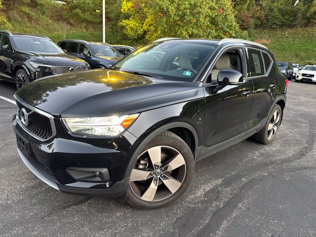 Used 2021 Volvo XC40 T5 Momentum w/ Premium Package AWD/4WD image 1