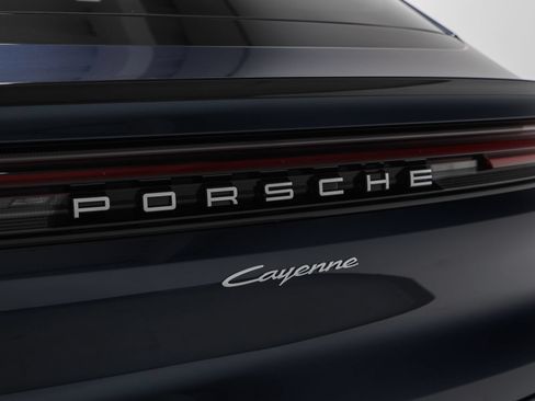 Used 2025 Porsche Cayenne Coupe AWD/4WD image 17