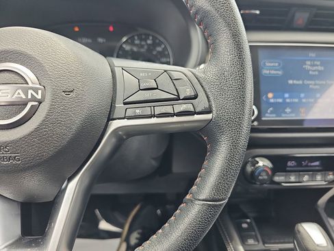 Used 2022 Nissan Kicks SR w/ Interior Electronics Package FWD image 22