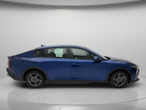 Used 2025 Kia K4 LXS FWD image 4