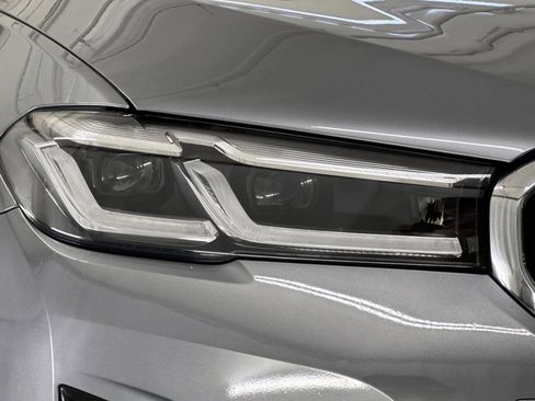 Used 2023 BMW 530e w/ Premium Package image 11