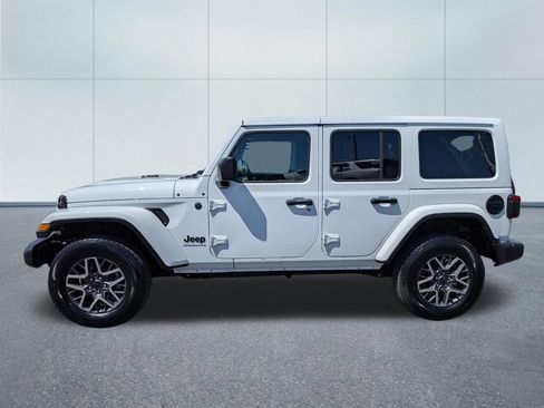 Used 2025 Jeep Wrangler Unlimited Sahara AWD/4WD image 3