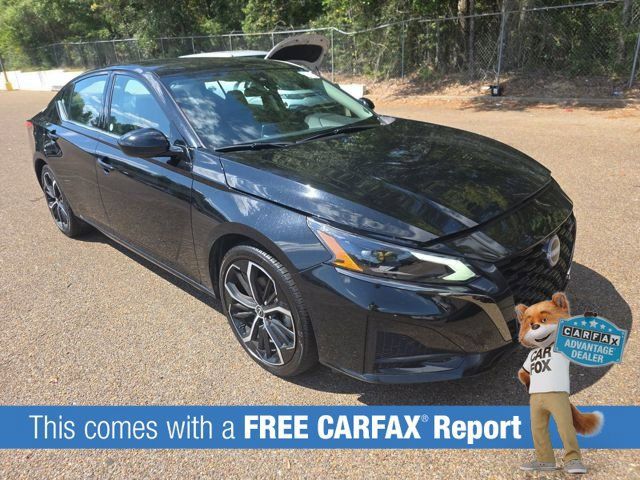 Used 2025 Nissan Altima 2.5 SR FWD image 2