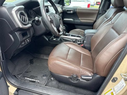 Used 2017 Toyota Tacoma Limited w/ Tow Package AWD/4WD image 16