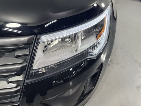 Used 2018 Ford Explorer XLT w/ Equipment Group 202A AWD/4WD image 29